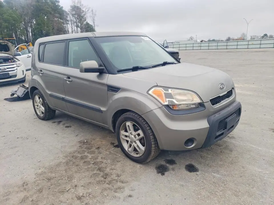 2011 KIA SOUL +  