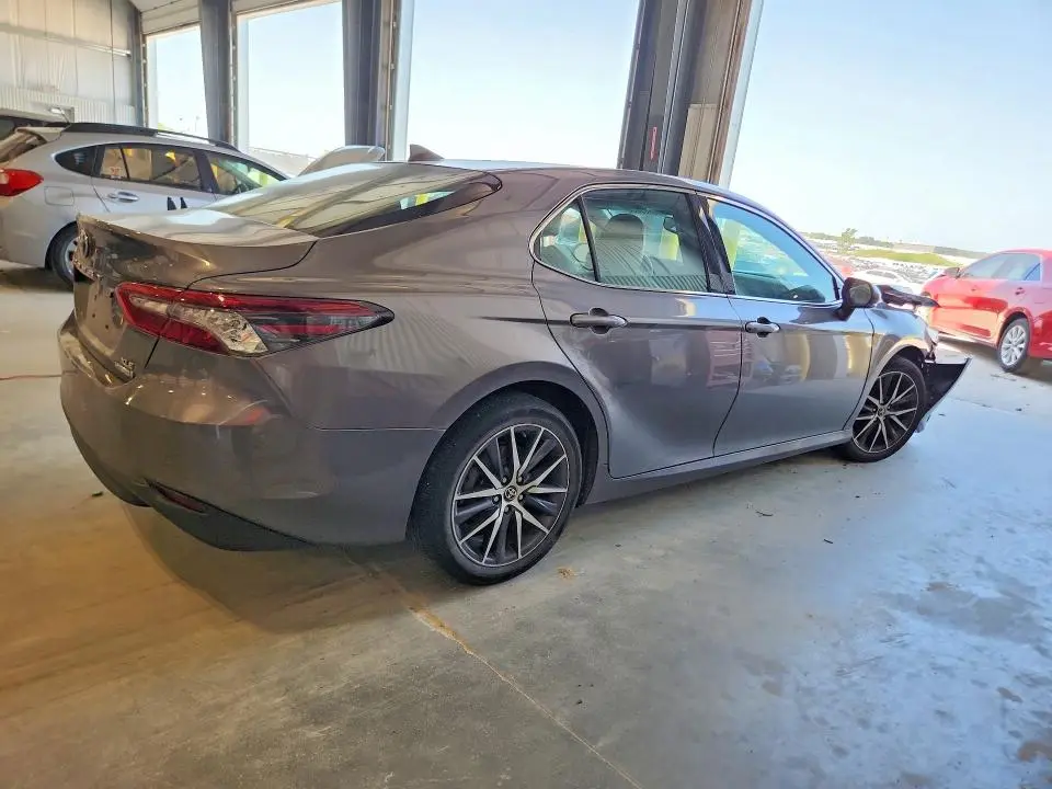 2022 TOYOTA CAMRY XLE  
