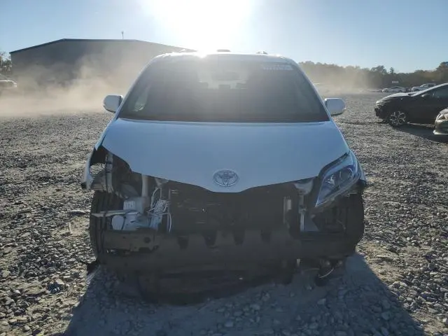 2017 TOYOTA SIENNA XLE  