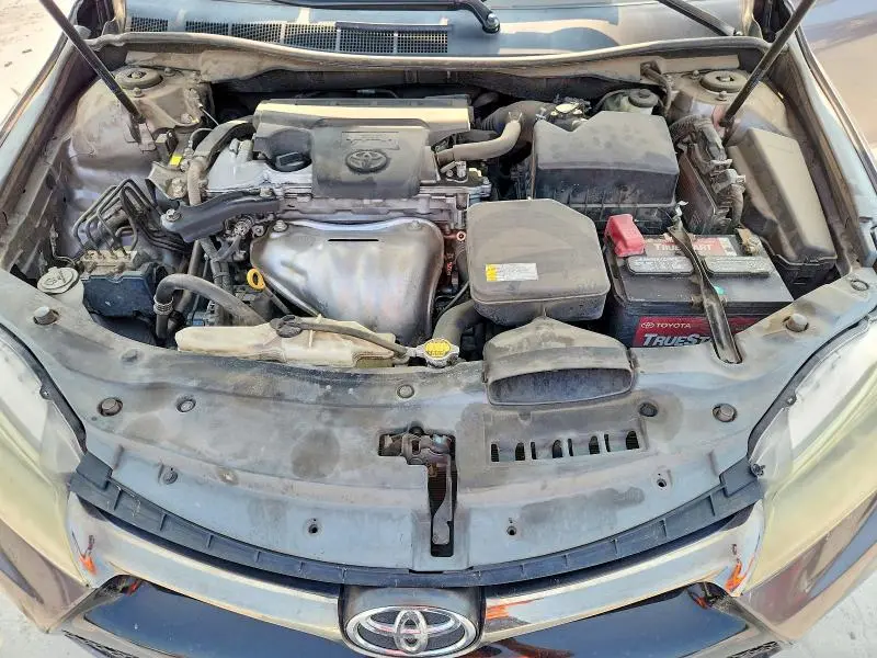2015 TOYOTA CAMRY SE  