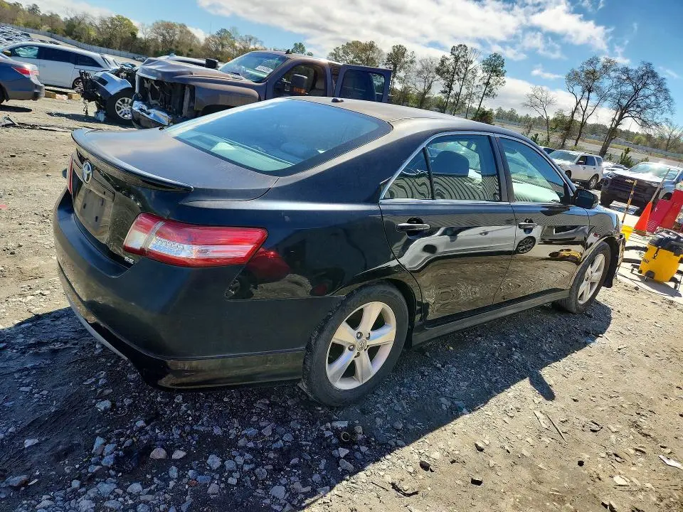 2011 TOYOTA CAMRY SE V6  