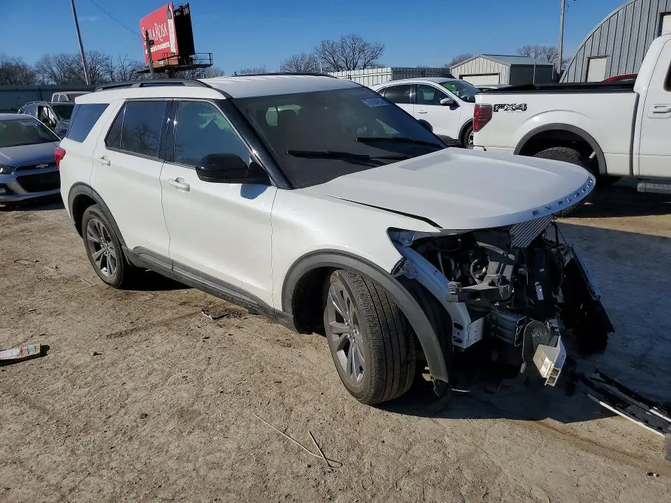 2022 FORD EXPLORER XLT  