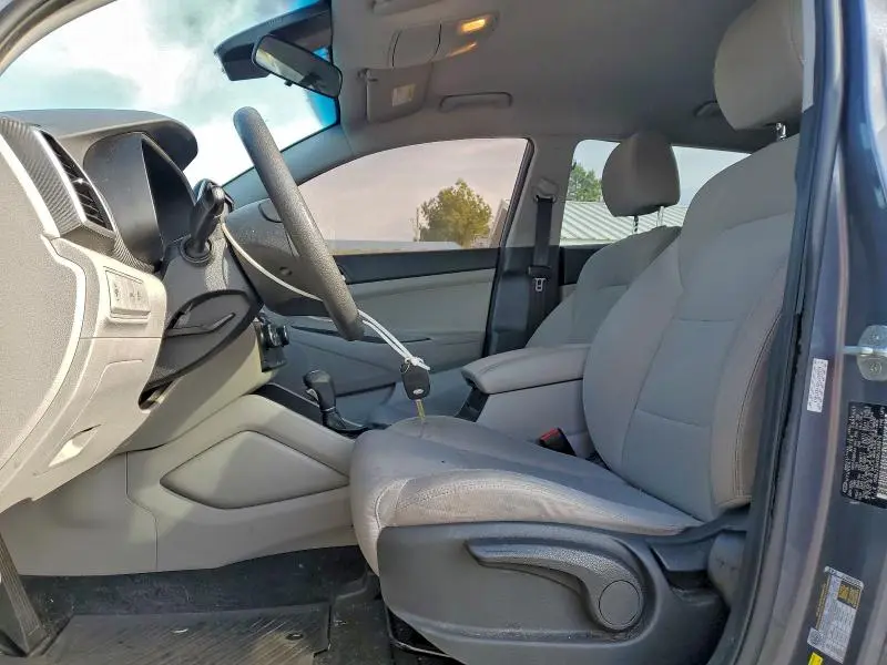 2021 HYUNDAI TUCSON SE  