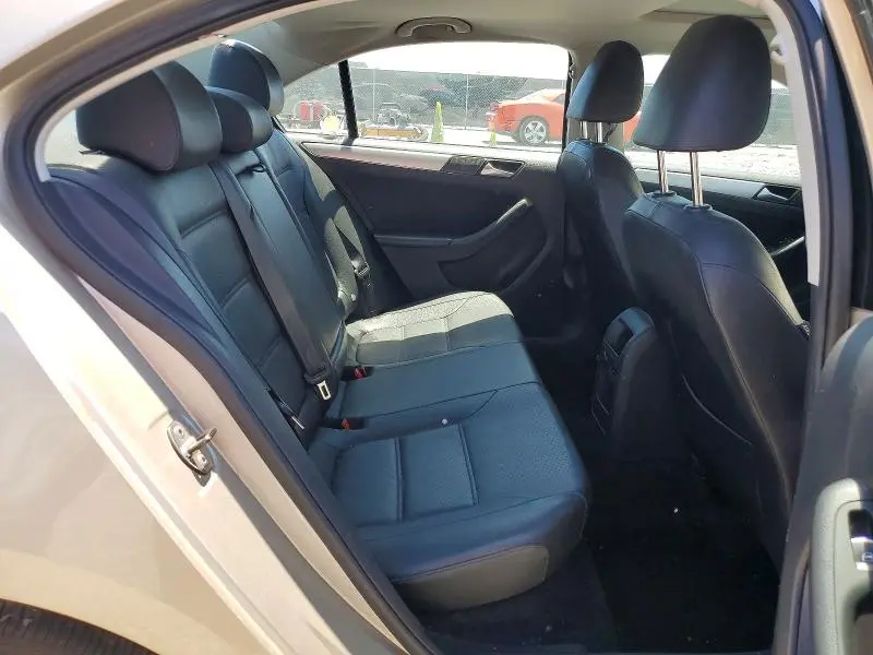 2013 VOLKSWAGEN JETTA SE  