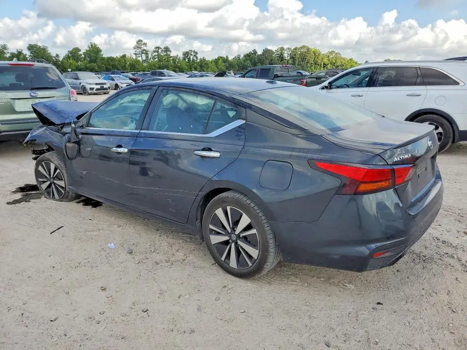 2022 NISSAN ALTIMA SV  