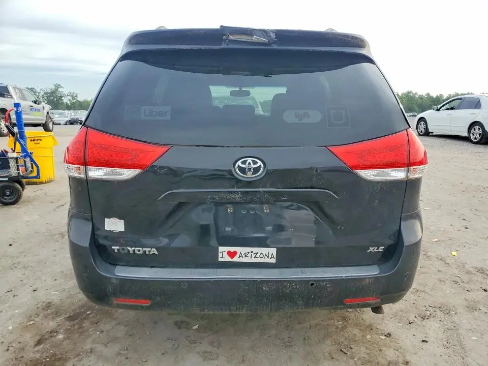 2014 TOYOTA SIENNA XLE 8-PASSENGER  