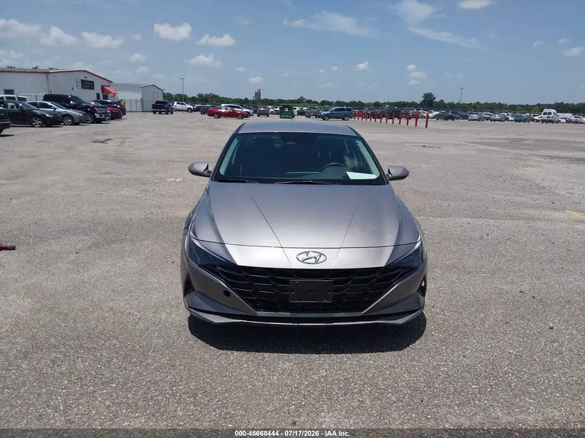 2023 HYUNDAI ELANTRA SE