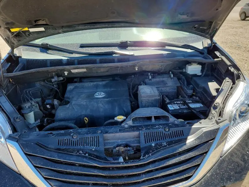 2012 TOYOTA SIENNA LE  