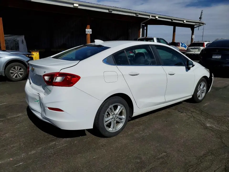 2017 CHEVROLET CRUZE LT  
