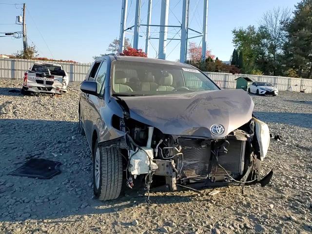 2011 TOYOTA SIENNA XLE