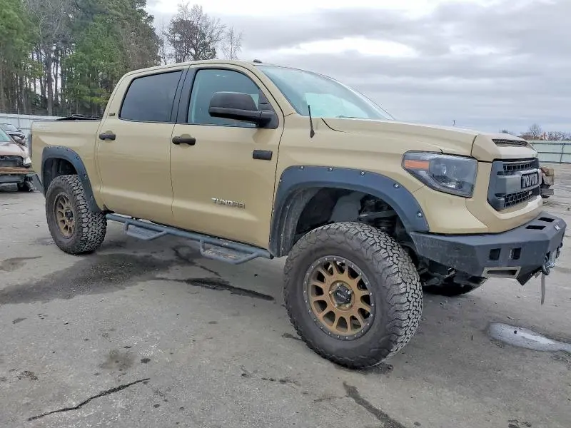 2017 TOYOTA TUNDRA CREWMAX SR5  