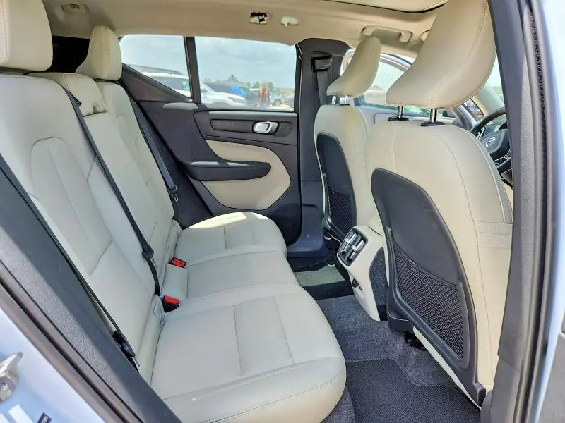 2025 VOLVO XC40 PLUS  