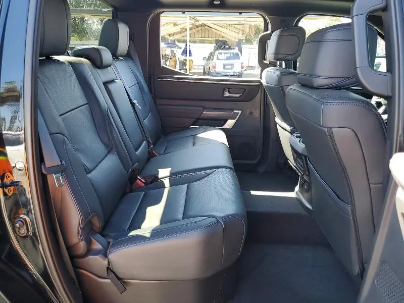 2025 TOYOTA TUNDRA PLATINUM  