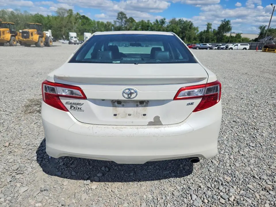 2014 TOYOTA CAMRY SE  