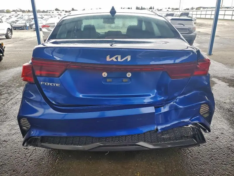 2023 KIA FORTE LX  