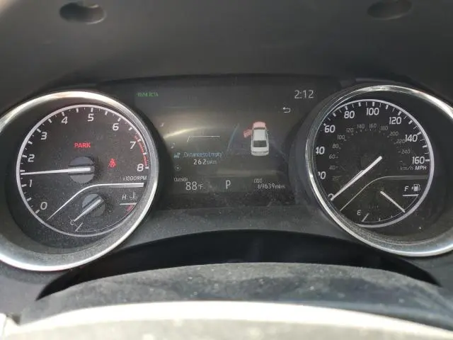 2020 TOYOTA CAMRY XLE  