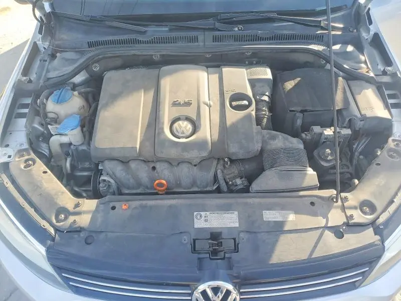 2013 VOLKSWAGEN JETTA SE  