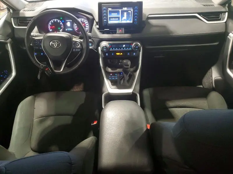 2022 TOYOTA RAV4 XLE  