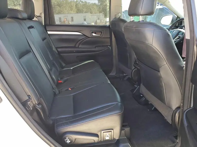 2017 TOYOTA HIGHLANDER SE  