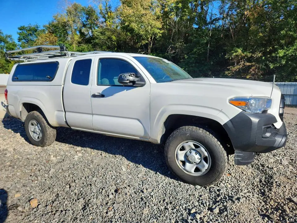 2022 TOYOTA TACOMA SR  