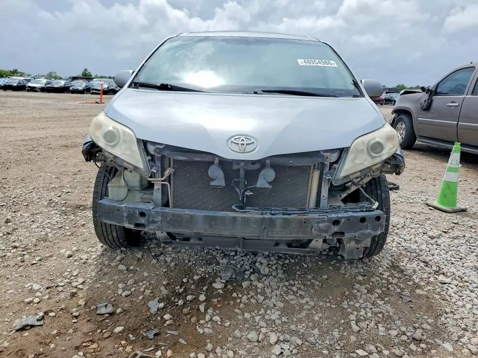2017 TOYOTA SIENNA LE 8-PASSENGER  