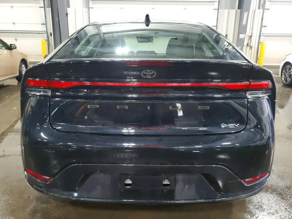 2025 TOYOTA PRIUS XLE  