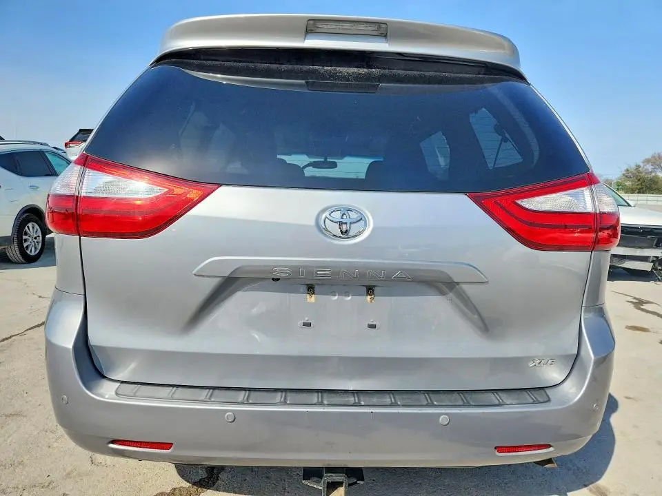 2016 TOYOTA SIENNA XLE 8-PASSENGER  