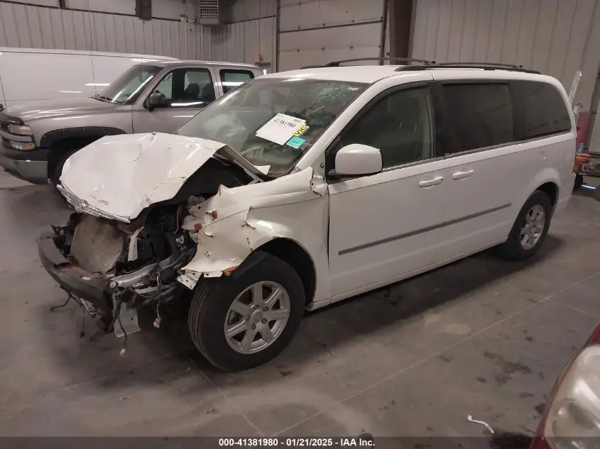 2010 CHRYSLER TOWN & COUNTRY TOURING