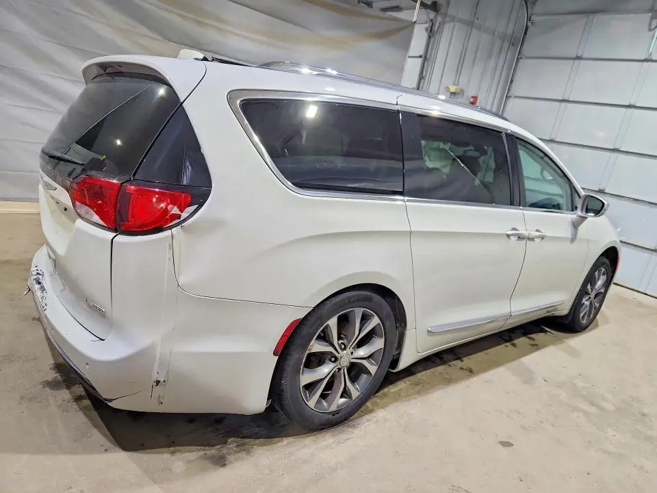 2017 CHRYSLER PACIFICA LIMITED  