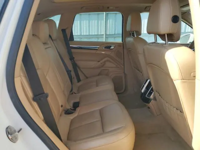 2016 PORSCHE CAYENNE   