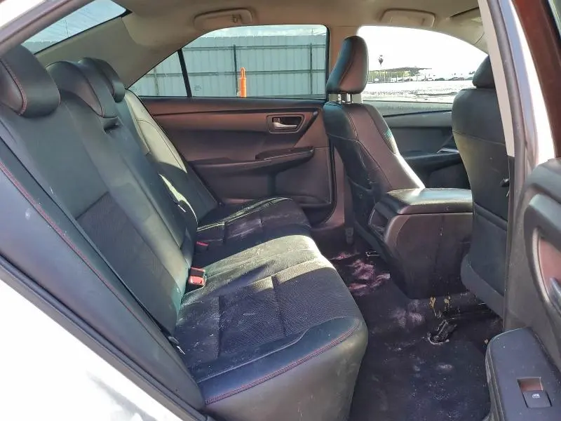 2017 TOYOTA CAMRY SE  