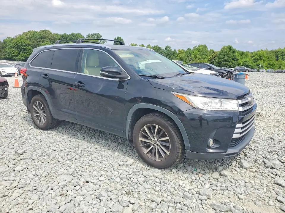 2017 TOYOTA HIGHLANDER XLE  
