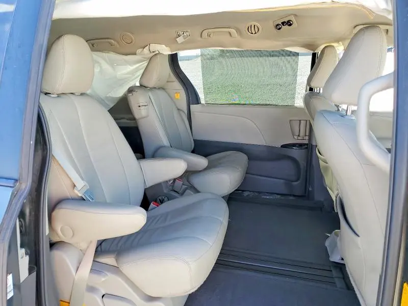 2012 TOYOTA SIENNA LE 8-PASSENGER  
