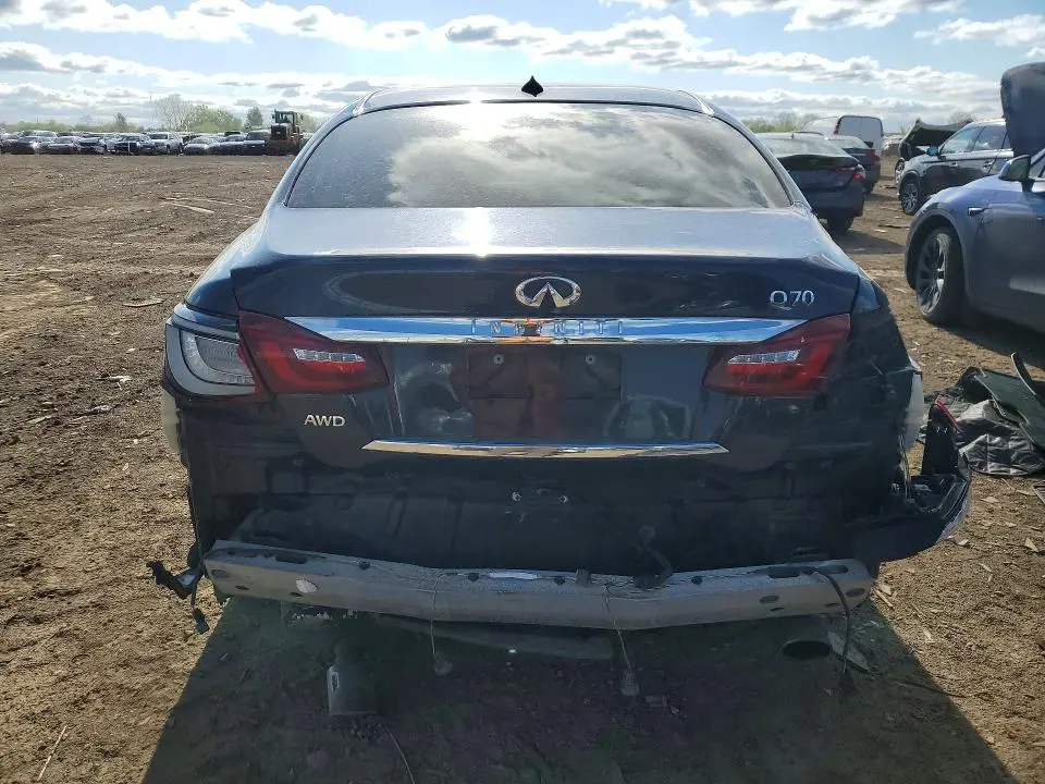 2015 INFINITI Q70 3.7  