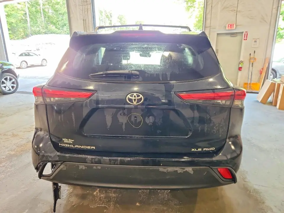 2022 TOYOTA HIGHLANDER XLE  