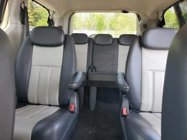 2010 CHRYSLER TOWN & COUNTRY TOURING PLUS  