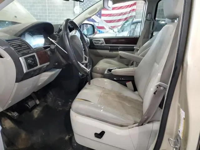 2010 CHRYSLER TOWN & COUNTRY TOURING PLUS  