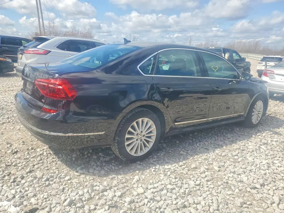 2017 VOLKSWAGEN PASSAT SE  
