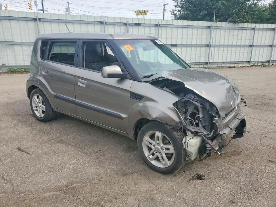2010 KIA SOUL +  