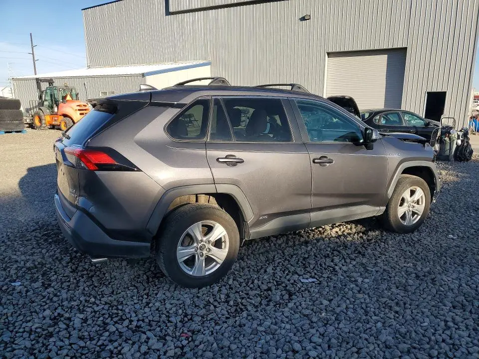 2021 TOYOTA RAV4 XLE  