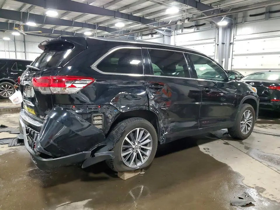2017 TOYOTA HIGHLANDER XLE  
