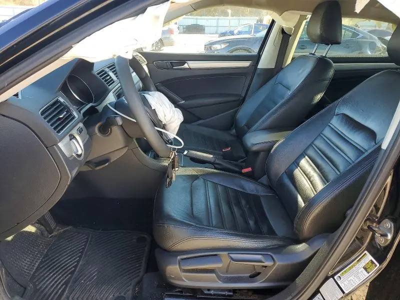 2016 VOLKSWAGEN PASSAT S  