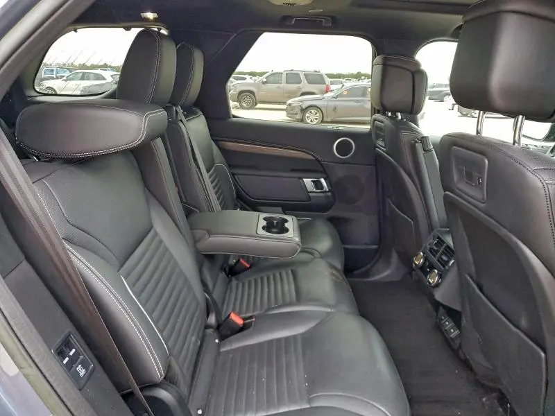 2023 LAND ROVER DISCOVERY METROPOLITAN EDITION  