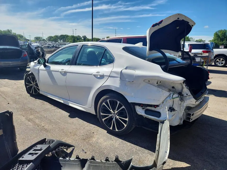 2019 TOYOTA CAMRY SE  