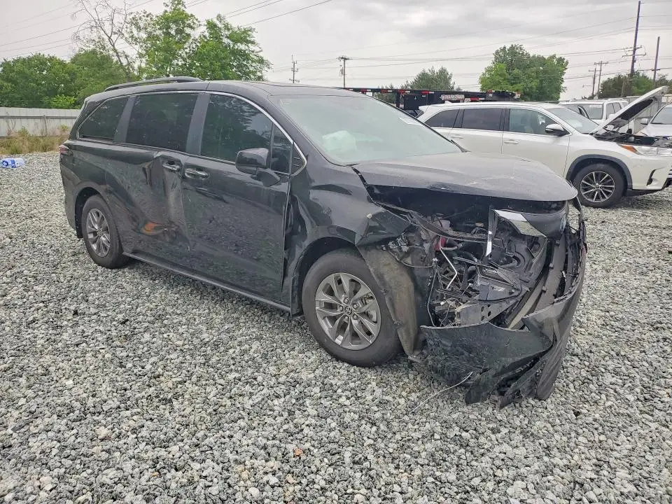 2025 TOYOTA SIENNA XLE 8-PASSENGER  
