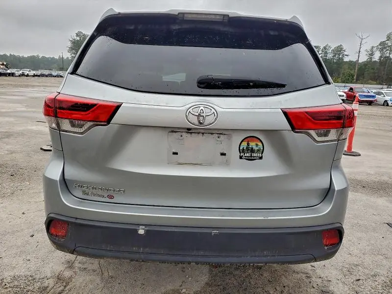 2019 TOYOTA HIGHLANDER LE  