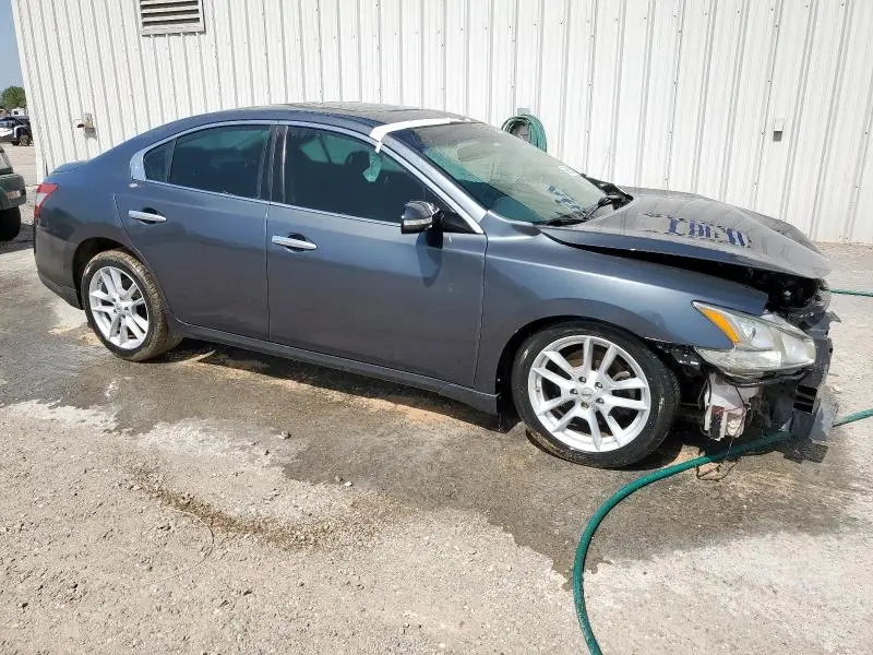 2010 NISSAN MAXIMA S  