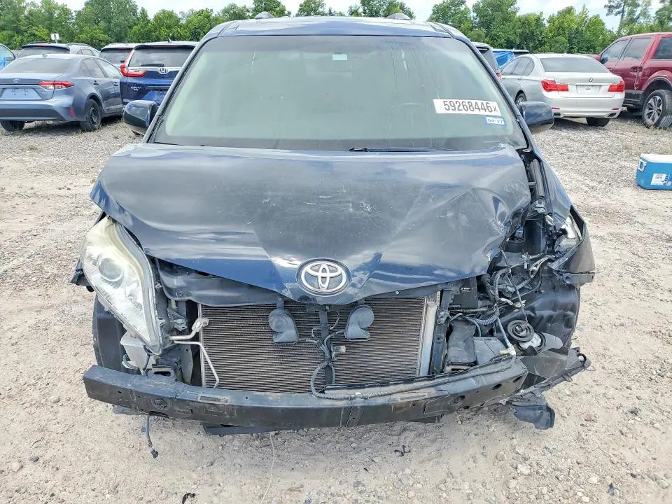 2015 TOYOTA SIENNA XLE PREMIUM 8-PASSENGER  