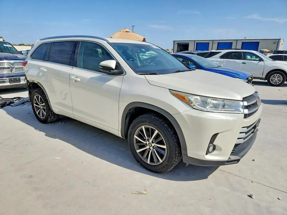 2017 TOYOTA HIGHLANDER XLE  