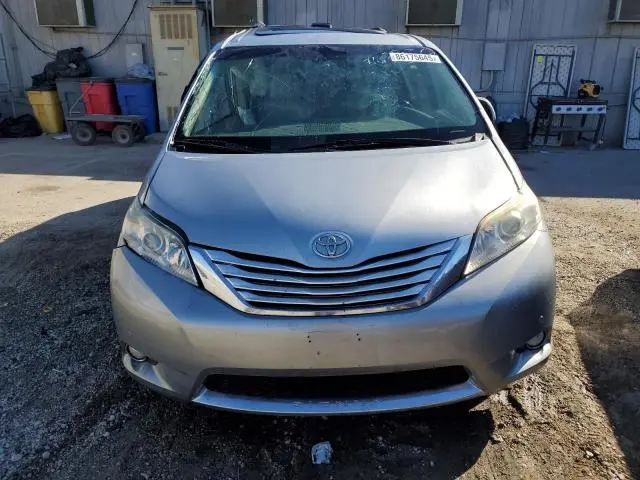 2013 TOYOTA SIENNA XLE  